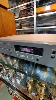 NAD 501 CD Player mit Philips Laser CDM-4/19 Schwenkarmlaufwerk mit High-End Wandler
