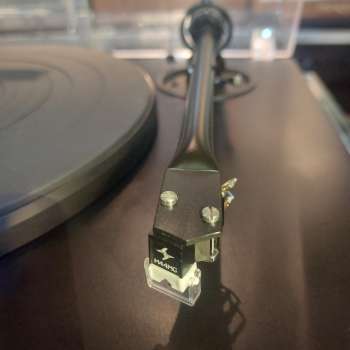 Preview: Pro-Ject Plattenspieler P-12 mit neuem Shure M 44 E