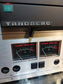 Tandberg X 3500 Tonbandgerät mit Holzseiten von 1975