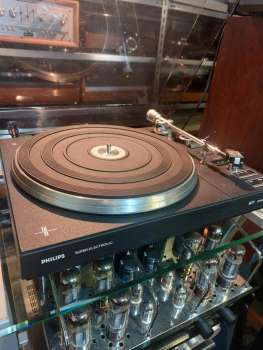 Philips AF 877 Plattenspieler von 1979 Sensortasten Halbautomat PLL Quartz