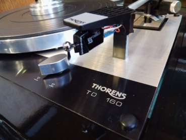 Preview: Thorens TD 160 Holz 70ger Jahre dicke Achse Kultgerät mit Stanton 680S